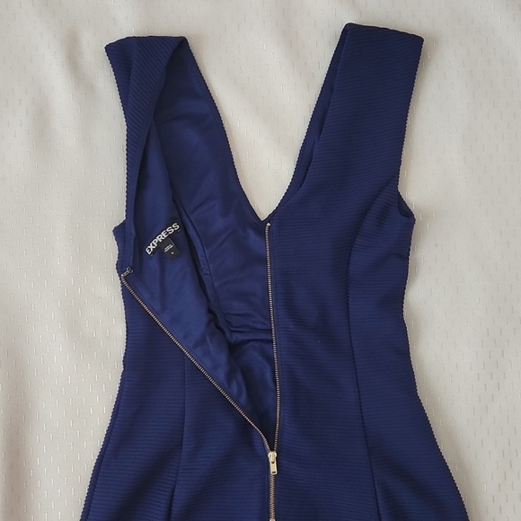 Express - Blue Sleeveless V-Neck Cocktail Dress - Picture 5 of 7